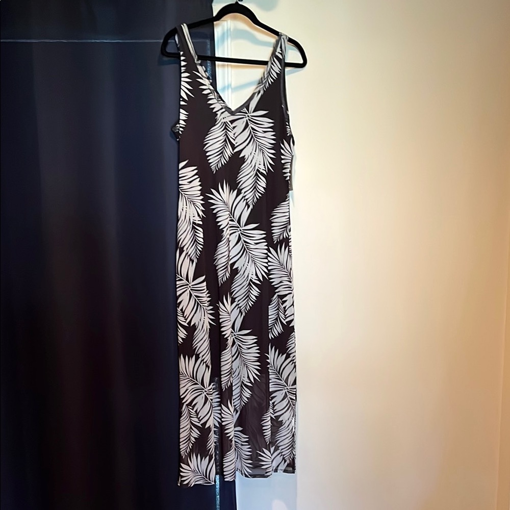 Karen Kane Black and White Leaf Maxi Dress